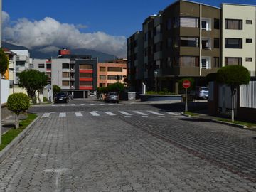 Venta Departamento  Jardines de Amagasi – Sector Embajada Americana