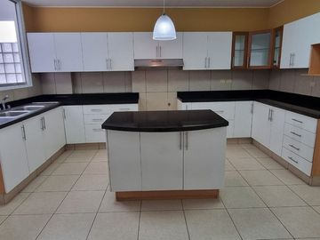 AMPLIO FLAT 258M2 EN CHACARILLA SURCO