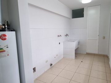 AMPLIO FLAT 258M2 EN CHACARILLA SURCO