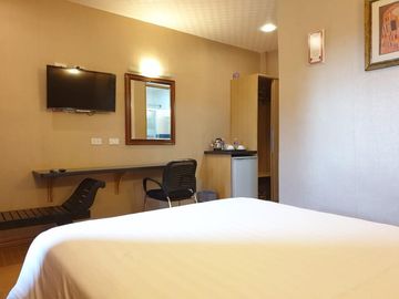 Hotel in Tagaytay for Sale