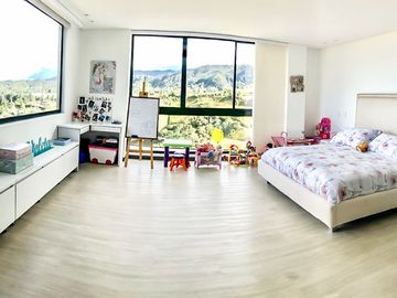 8767 Casa en arriendo en el sector Altos de las Palmas