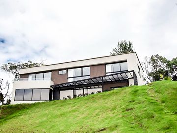 8767 Casa en arriendo en el sector Altos de las Palmas