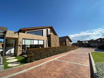 VENDO CASA EXCELENTE UBICACION LA PRADERA CAJICA