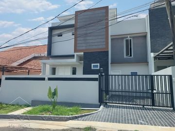 Rumah baru lokasi bagus di Cinere Estate