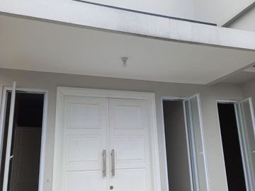 Rumah baru lokasi bagus di Cinere Estate
