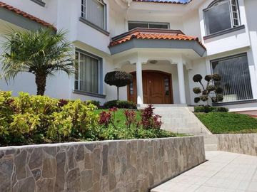 Para Inversión Venta Casa Los Chillos Urb. La Colina Frente U. ESPE. Ganga $295.000