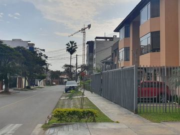 Surco Venta de Casa ubicada en Jr. Los Morochucos 180 Urb. Sta. Constanza Precio $850,000 AT 400M2.
