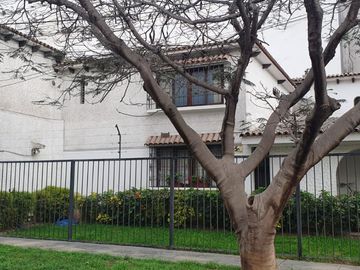 Surco Venta de Casa ubicada en Jr. Los Morochucos 180 Urb. Sta. Constanza Precio $850,000 AT 400M2.