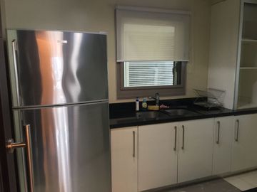 Unmatched Views, Unrivaled Comfort: TRAG (San Lorenzo Tower) - For Sale, 3 Bedroom on the 9th floor. Facing Amenities and Greenbelt Mall, 2 Parking Sl