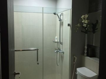 Unmatched Views, Unrivaled Comfort: TRAG (San Lorenzo Tower) - For Sale, 3 Bedroom on the 9th floor. Facing Amenities and Greenbelt Mall, 2 Parking Sl
