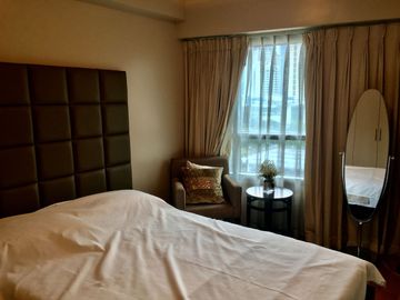 Unmatched Views, Unrivaled Comfort: TRAG (San Lorenzo Tower) - For Sale, 3 Bedroom on the 9th floor. Facing Amenities and Greenbelt Mall, 2 Parking Sl