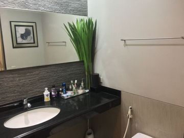 Unmatched Views, Unrivaled Comfort: TRAG (San Lorenzo Tower) - For Sale, 3 Bedroom on the 9th floor. Facing Amenities and Greenbelt Mall, 2 Parking Sl