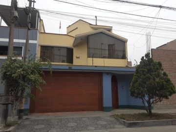 SE VENDE AMPLIA CASA EN MAYORAZGO 4TA ETAPA - ATE