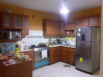 SE VENDE AMPLIA CASA EN MAYORAZGO 4TA ETAPA - ATE