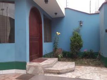 SE VENDE AMPLIA CASA EN MAYORAZGO 4TA ETAPA - ATE