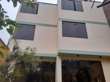 SE VENDE AMPLIA CASA EN MAYORAZGO 4TA ETAPA - ATE