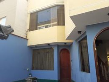 SE VENDE AMPLIA CASA EN MAYORAZGO 4TA ETAPA - ATE