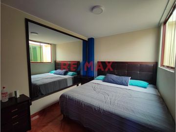 Amplio Edificio Multifamiliar Con Salón De Eventos Y Terraza Con Sala De Reuniones, Frente A Parque, En Los Olivos