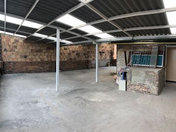 VENDO CASA BARRIO PASTRANITA KENNEDY BOGOTA AMPLIA, RENTABLE, CONTIGUA A CASABLANCA y CLINICA COLSUBSIDIO ROMA