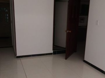 VENDO CASA BARRIO PASTRANITA KENNEDY BOGOTA AMPLIA, RENTABLE, CONTIGUA A CASABLANCA y CLINICA COLSUBSIDIO ROMA