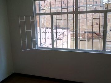 VENDO CASA BARRIO PASTRANITA KENNEDY BOGOTA AMPLIA, RENTABLE, CONTIGUA A CASABLANCA y CLINICA COLSUBSIDIO ROMA
