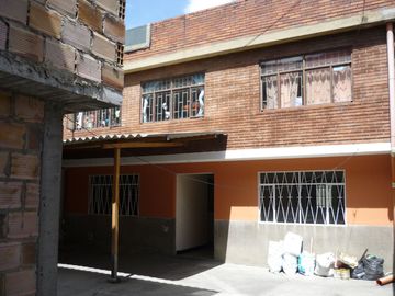 VENDO CASA BARRIO PASTRANITA KENNEDY BOGOTA AMPLIA, RENTABLE, CONTIGUA A CASABLANCA y CLINICA COLSUBSIDIO ROMA