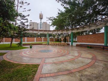Venta De Amplio Depa En Surco: Espacios Iluminados, super amplio y ubicación Perfecta