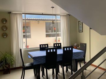 Atuntaqui - De venta Hermosa casa cerca al estadio de Atuntaqui