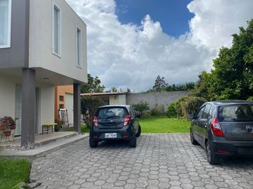 Atuntaqui - De venta Hermosa casa cerca al estadio de Atuntaqui