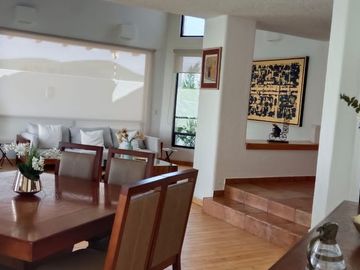 Casa en venta Juriquilla con jardin y cuarto de servicio