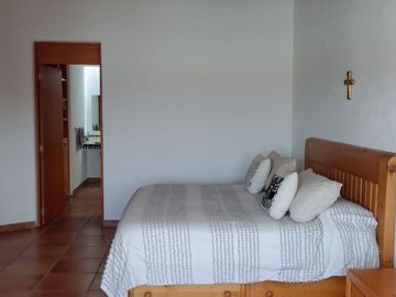 Casa en venta Juriquilla con jardin y cuarto de servicio