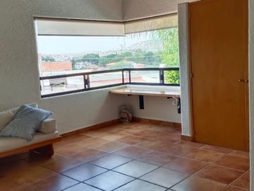 Casa en venta Juriquilla con jardin y cuarto de servicio