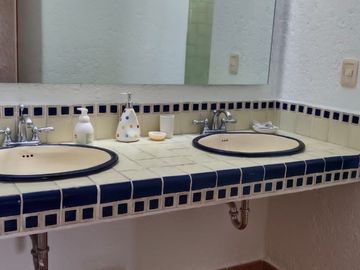 Casa en venta Juriquilla con jardin y cuarto de servicio