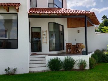 Casa en venta Juriquilla con jardin y cuarto de servicio