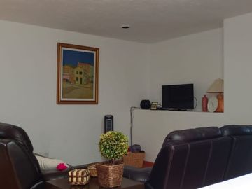 Casa en venta Juriquilla con jardin y cuarto de servicio