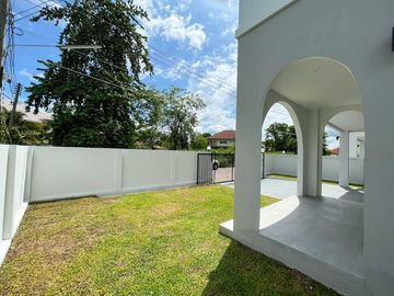 Newly built house for sale, near Kad Farang, SIBS, Lanna school, on Chiang Mai-Hang Dong Road