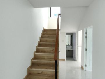 Newly built house for sale, near Kad Farang, SIBS, Lanna school, on Chiang Mai-Hang Dong Road