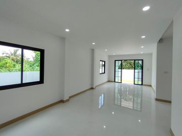 Newly built house for sale, near Kad Farang, SIBS, Lanna school, on Chiang Mai-Hang Dong Road