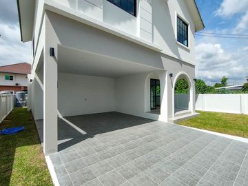 Newly built house for sale, near Kad Farang, SIBS, Lanna school, on Chiang Mai-Hang Dong Road