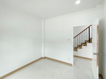 Newly built house for sale, near Kad Farang, SIBS, Lanna school, on Chiang Mai-Hang Dong Road
