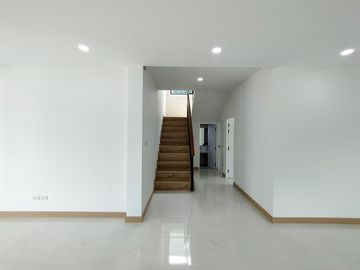 Newly built house for sale, near Kad Farang, SIBS, Lanna school, on Chiang Mai-Hang Dong Road