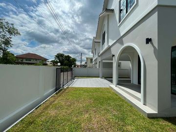 Newly built house for sale, near Kad Farang, SIBS, Lanna school, on Chiang Mai-Hang Dong Road