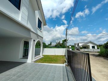 Newly built house for sale, near Kad Farang, SIBS, Lanna school, on Chiang Mai-Hang Dong Road