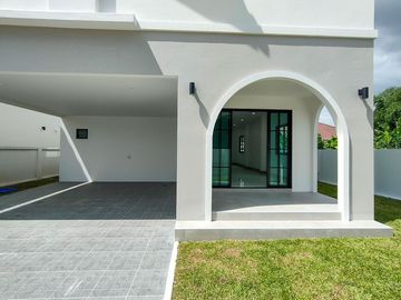 Newly built house for sale, near Kad Farang, SIBS, Lanna school, on Chiang Mai-Hang Dong Road