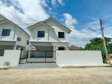 Newly built house for sale, near Kad Farang, SIBS, Lanna school, on Chiang Mai-Hang Dong Road