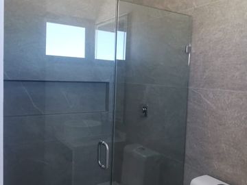 Casa en Venta en BOSQUES DEL REFUGIO,  Cada recamara con baño