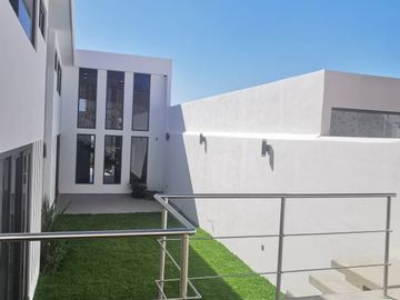 Casa en Venta en BOSQUES DEL REFUGIO,  Cada recamara con baño