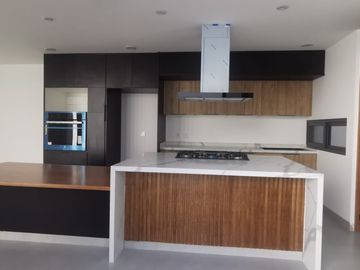Casa en Venta en BOSQUES DEL REFUGIO,  Cada recamara con baño