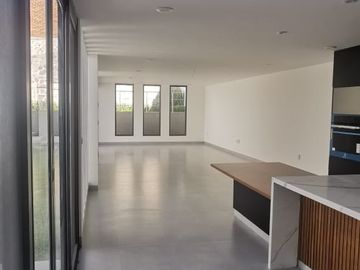 Casa en Venta en BOSQUES DEL REFUGIO,  Cada recamara con baño