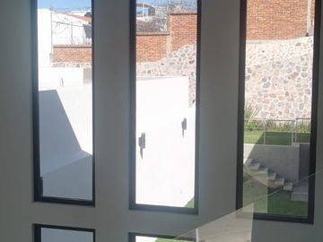Casa en Venta en BOSQUES DEL REFUGIO,  Cada recamara con baño